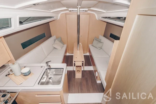 Oceanis 30.1 - Yacht Charter Sailica