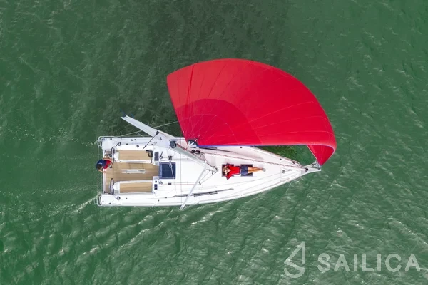 Oceanis 30.1 - Yacht Charter Sailica