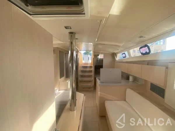 Oceanis 41.1 - Yacht Charter Sailica