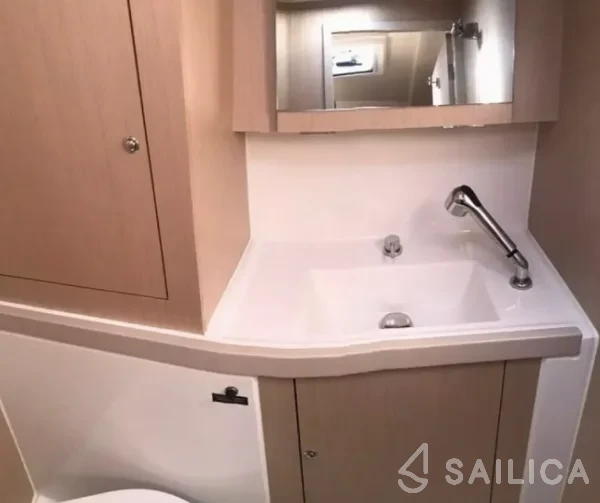 Oceanis 41.1 - Yacht Charter Sailica