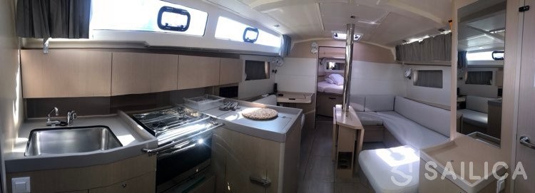 Oceanis 41.1 - Yacht Charter Sailica
