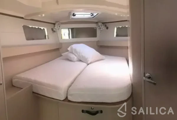 Oceanis 41.1 - Yacht Charter Sailica