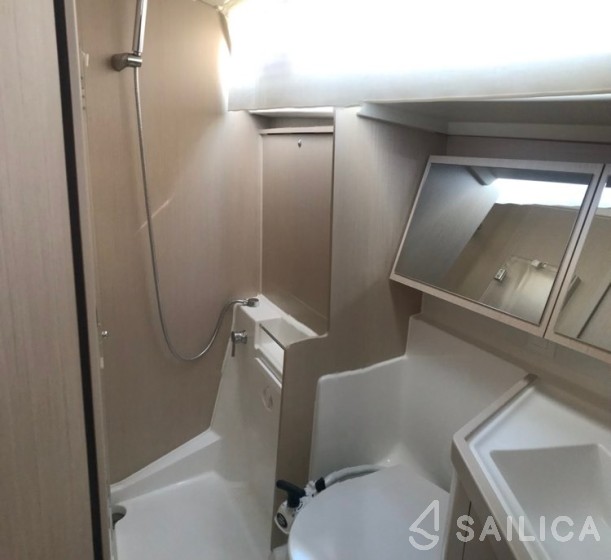 Oceanis 41.1 - Yacht Charter Sailica