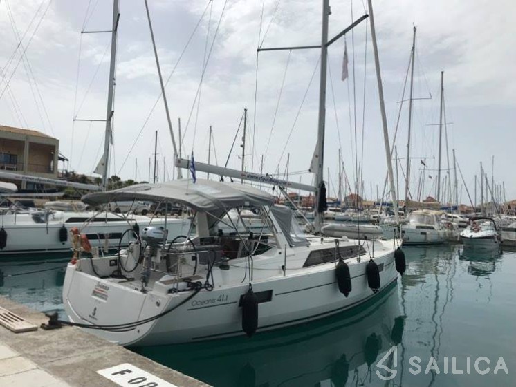 Oceanis 41.1 - Yacht Charter Sailica