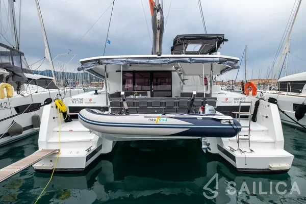 Astréa 42 - Yacht Charter Sailica