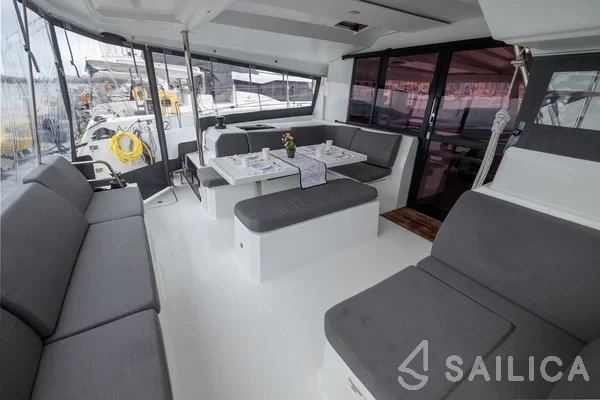 Astréa 42 - Yacht Charter Sailica