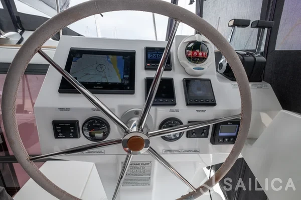 Astréa 42 - Yacht Charter Sailica
