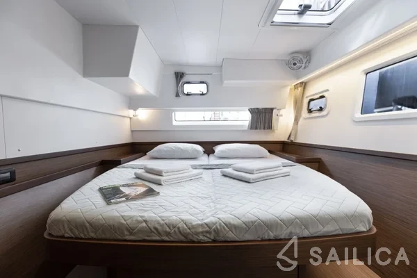 Lagoon 42 - Yacht Charter Sailica
