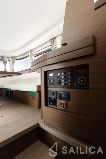 Lagoon 42 - Yacht Charter Sailica
