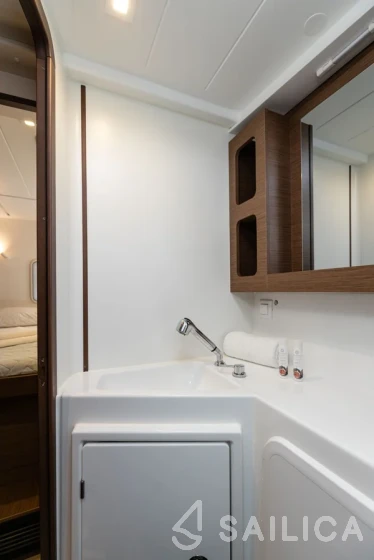 Lagoon 42 - Yacht Charter Sailica
