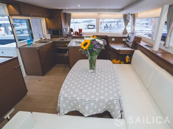 Lagoon 450  Flybridge - Yacht Charter Sailica