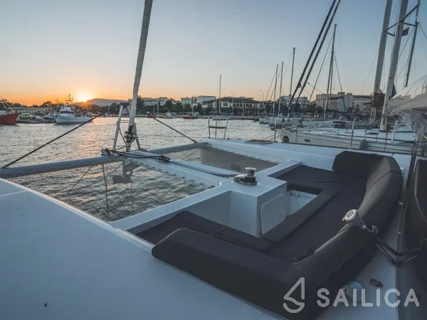 Lagoon 450  Flybridge - Yacht Charter Sailica