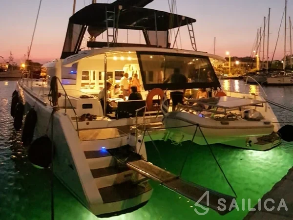 Lagoon 450  Flybridge - Yacht Charter Sailica