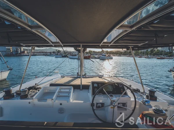 Lagoon 450  Flybridge - Yacht Charter Sailica
