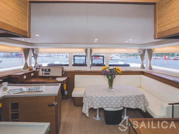 Lagoon 450  Flybridge - Yacht Charter Sailica
