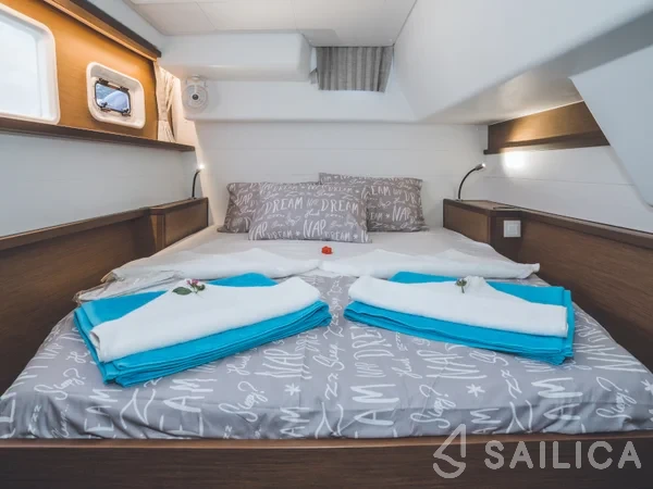 Lagoon 450  Flybridge - Yacht Charter Sailica