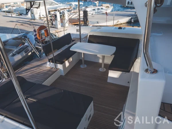 Lagoon 450  Flybridge - Yacht Charter Sailica