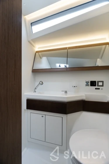 Oceanis 46.1 - Yacht Charter Sailica