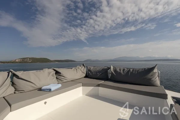 Elba 45 - Yacht Charter Sailica