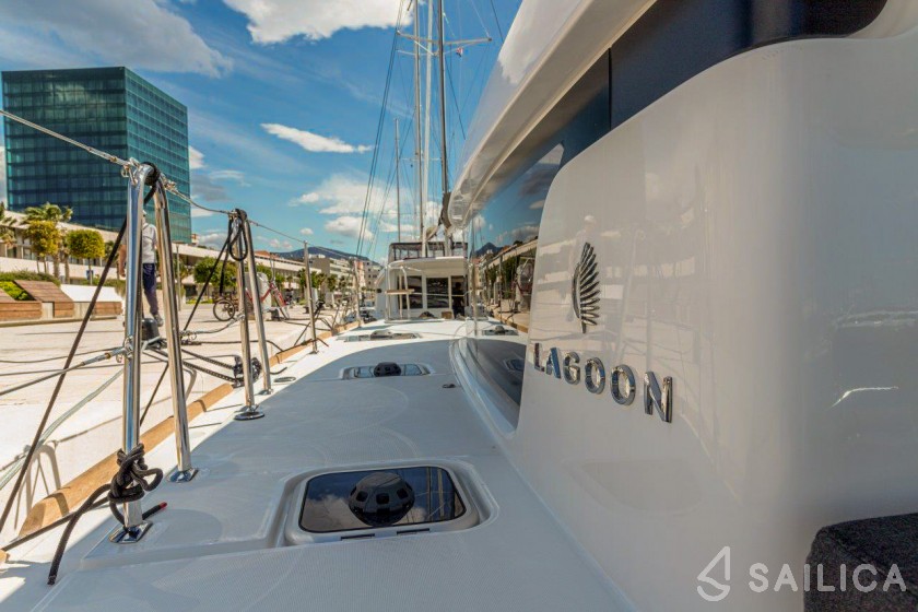 Lagoon 40 - Yacht Charter Sailica