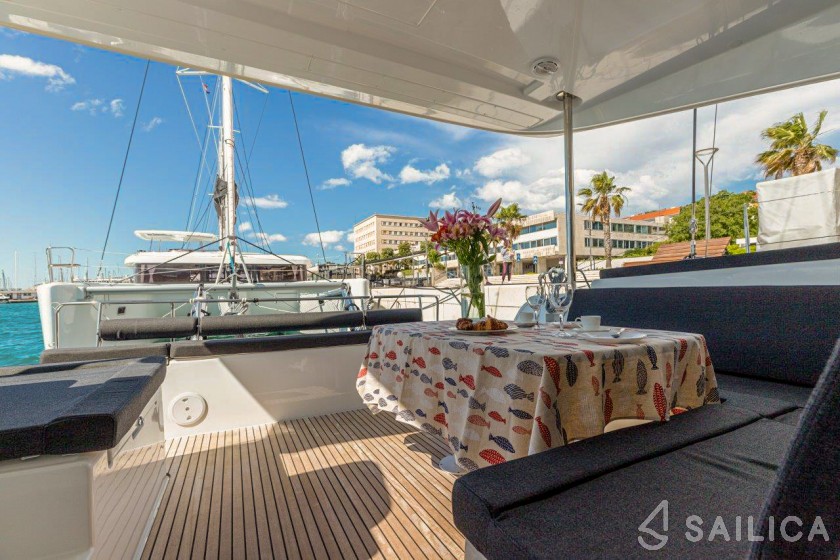 Lagoon 40 - Yacht Charter Sailica