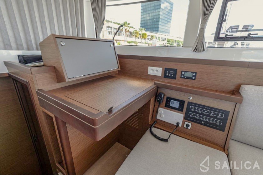 Lagoon 40 - Yacht Charter Sailica