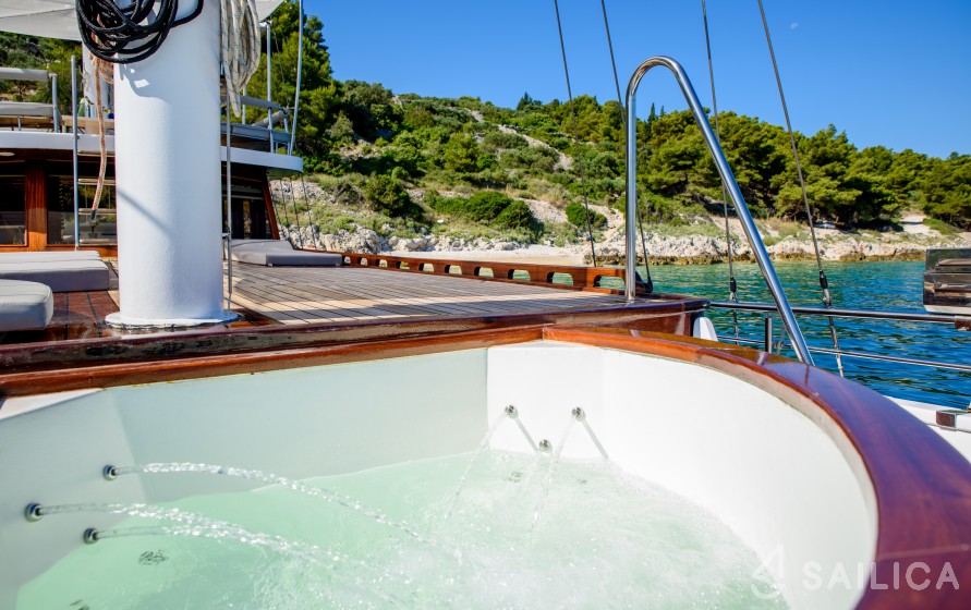 Gulet - Yacht Charter Sailica