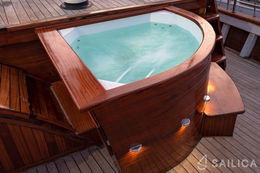 Gulet - Yacht Charter Sailica