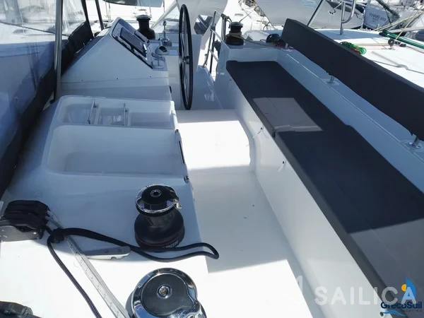 Lagoon 450  Flybridge - Yacht Charter Sailica