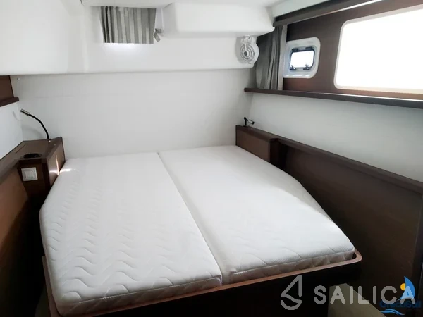 Lagoon 450  Flybridge - Yacht Charter Sailica