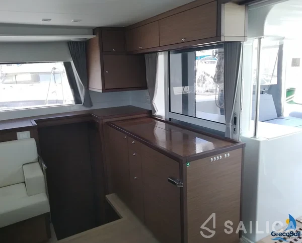 Lagoon 450  Flybridge - Yacht Charter Sailica