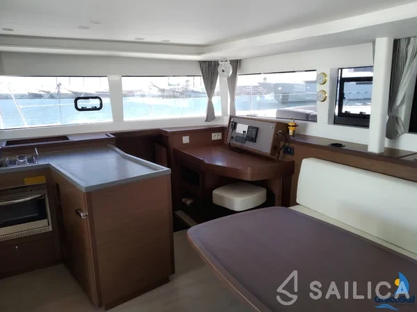 Lagoon 450  Flybridge - Yacht Charter Sailica