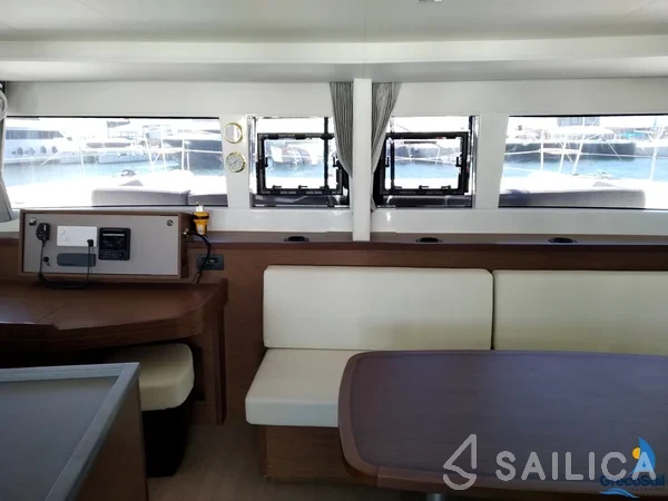 Lagoon 450  Flybridge - Yacht Charter Sailica