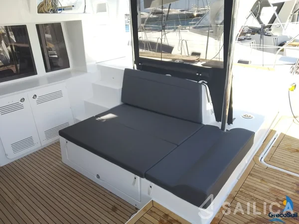 Lagoon 450  Flybridge - Yacht Charter Sailica