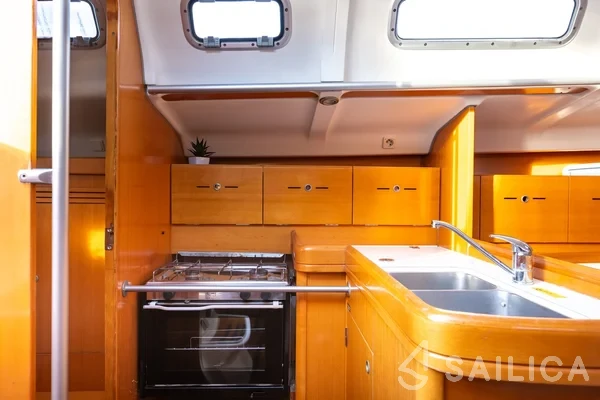 First 40.7 - Yacht Charter Sailica
