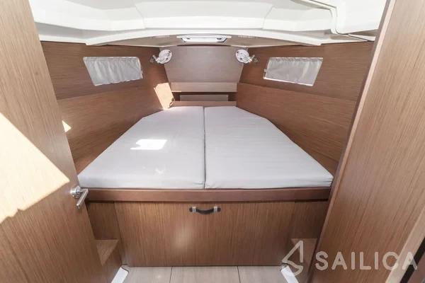 Oceanis 41.1 - Yacht Charter Sailica