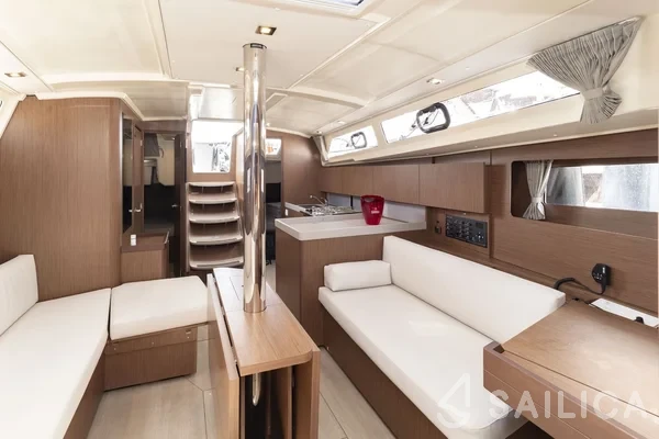Oceanis 41.1 - Yacht Charter Sailica