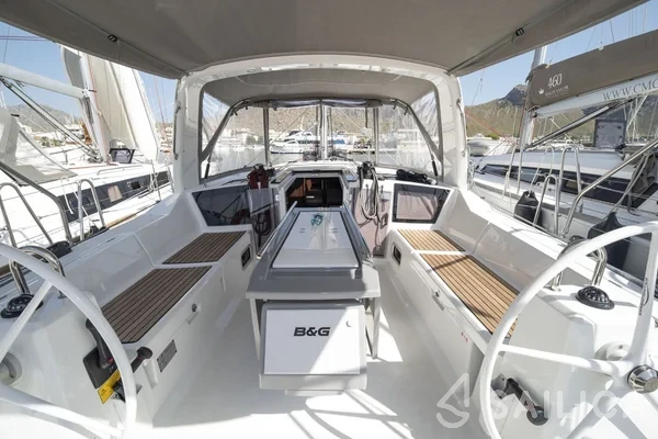Oceanis 41.1 - Yacht Charter Sailica
