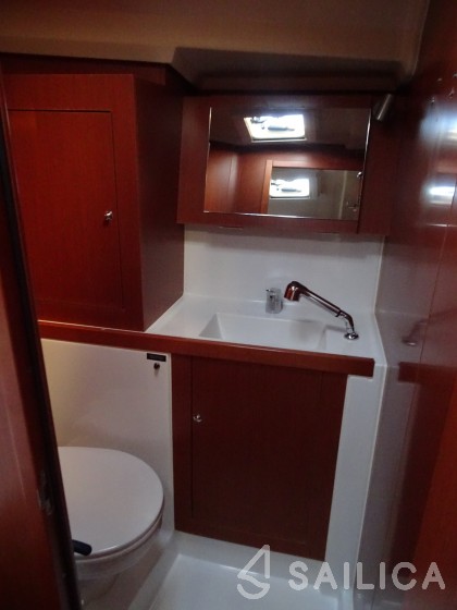 Oceanis 41.1 - Yacht Charter Sailica