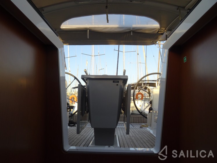 Oceanis 41.1 - Yacht Charter Sailica