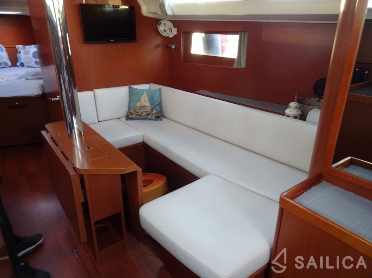 Oceanis 41.1 - Yacht Charter Sailica