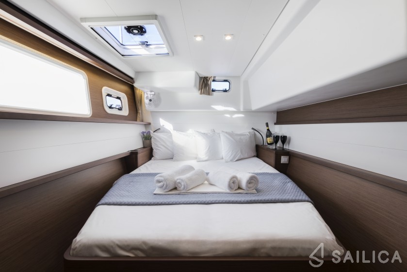Lagoon 450  Flybridge - Yacht Charter Sailica