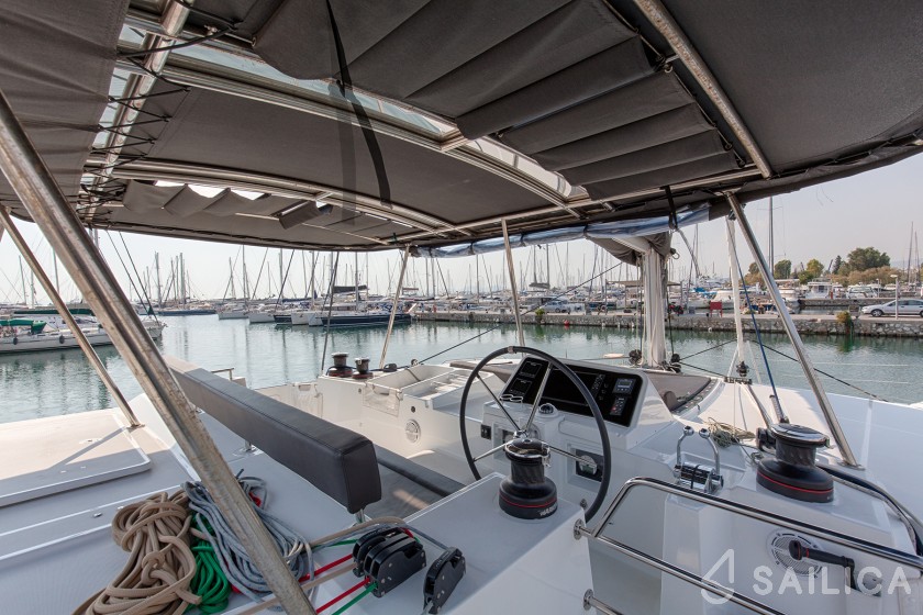 Lagoon 450  Flybridge - Yacht Charter Sailica