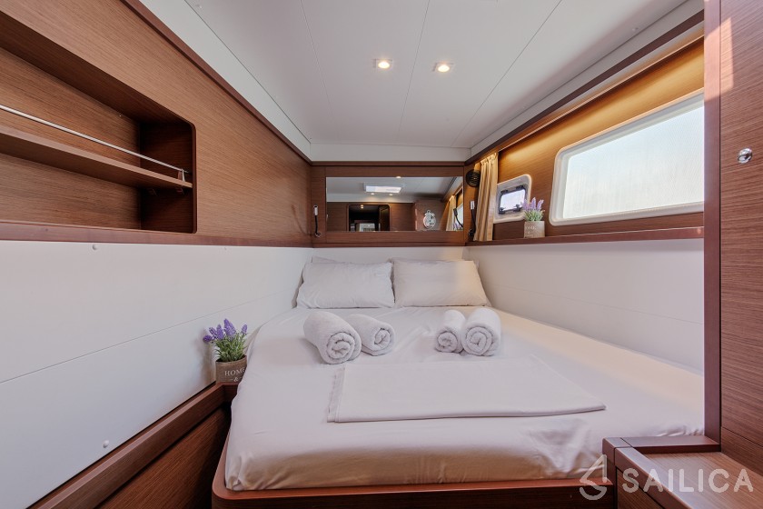 Lagoon 450  Flybridge - Yacht Charter Sailica