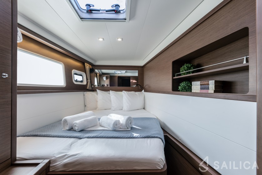 Lagoon 450  Flybridge - Yacht Charter Sailica