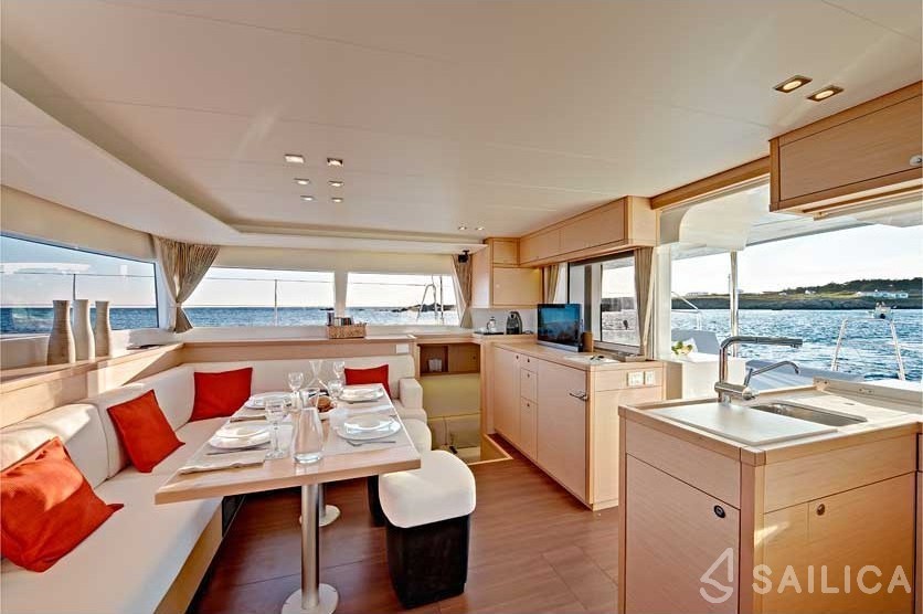 Lagoon 450  Flybridge - Yacht Charter Sailica