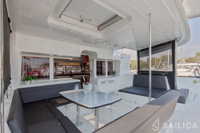 Lagoon 450  Flybridge - Yacht Charter Sailica