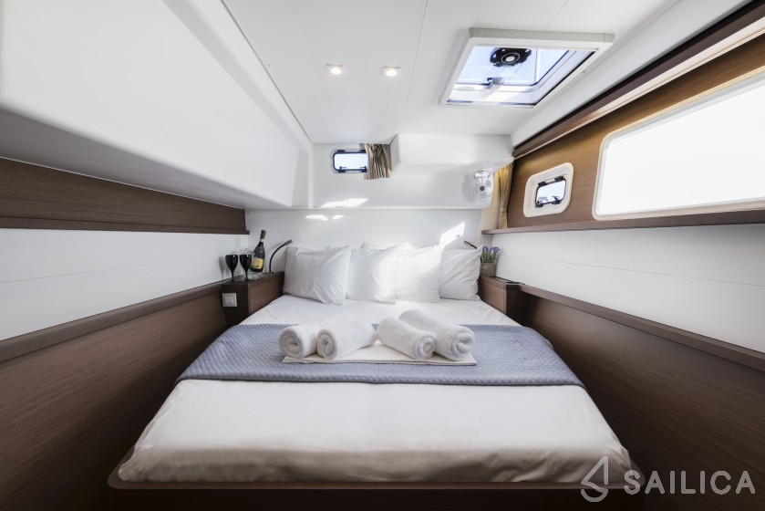 Lagoon 450  Flybridge - Yacht Charter Sailica