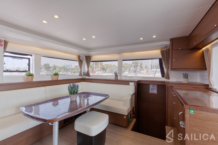 Lagoon 450  Flybridge - Yacht Charter Sailica