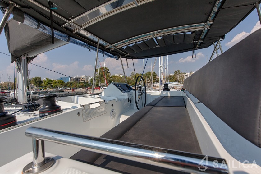 Lagoon 450  Flybridge - Yacht Charter Sailica